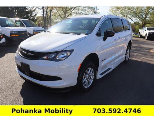 Bright White Clearcoat 2025 Chrysler Voyager LX