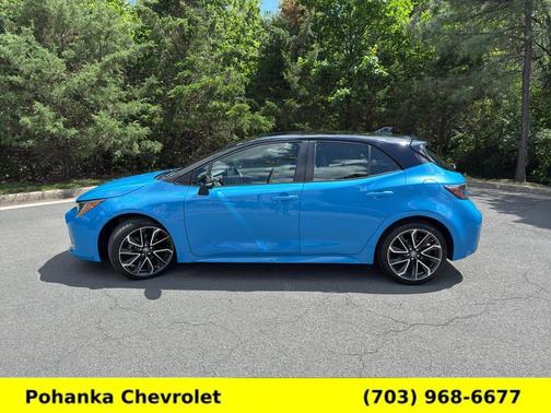 Blue Flame / Midnight Black Metallic 2022 Toyota Corolla Hatchback XSE