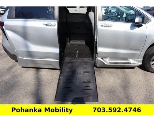 2023 Toyota Sienna XLE-BRAUNABILITY POWER SIDE RAMP XT