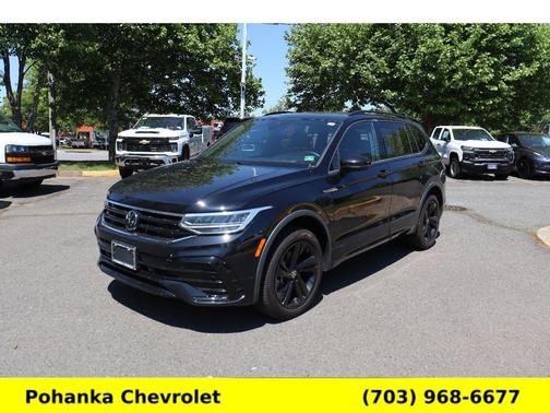 Deep Black Pearl Effect 2024 Volkswagen Tiguan 2.0T SE R-Line Black