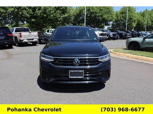 Deep Black Pearl Effect 2024 Volkswagen Tiguan 2.0T SE R-Line Black
