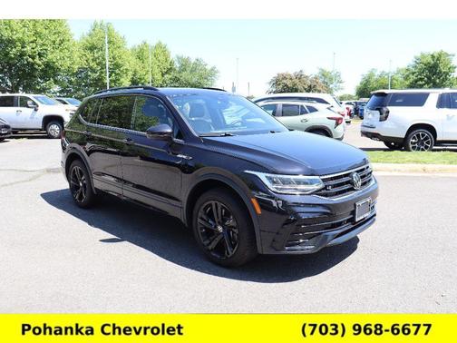 Deep Black Pearl Effect 2024 Volkswagen Tiguan 2.0T SE R-Line Black