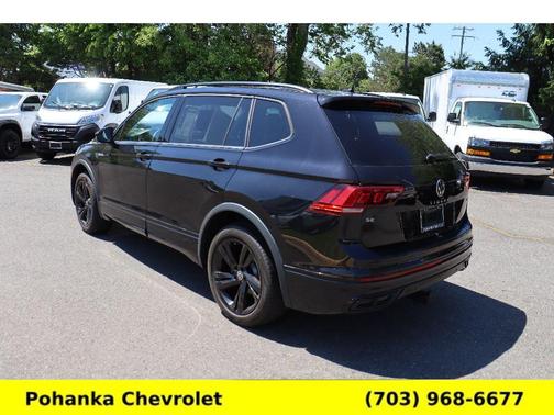 Deep Black Pearl Effect 2024 Volkswagen Tiguan 2.0T SE R-Line Black