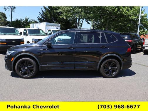 Deep Black Pearl Effect 2024 Volkswagen Tiguan 2.0T SE R-Line Black