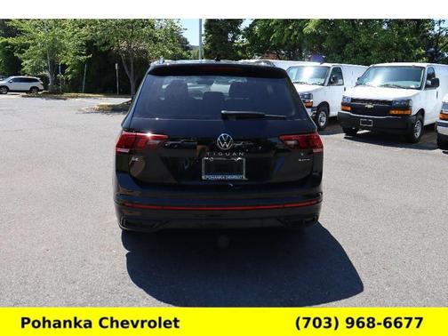 Deep Black Pearl Effect 2024 Volkswagen Tiguan 2.0T SE R-Line Black