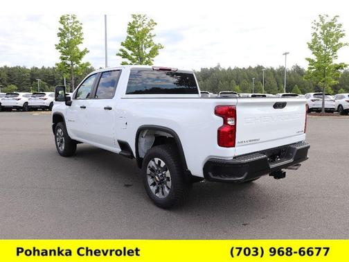 Summit White 2026 Chevrolet Silverado 2500 Custom