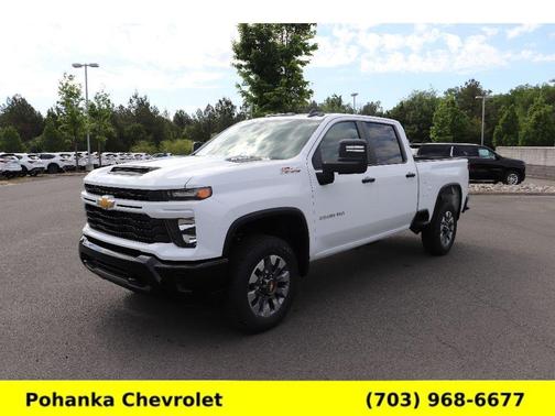 Summit White 2026 Chevrolet Silverado 2500 Custom