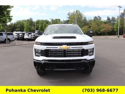 Summit White 2026 Chevrolet Silverado 2500 Custom