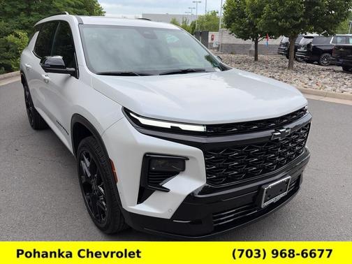Iridescent Pearl Tricoat 2024 Chevrolet Traverse RS