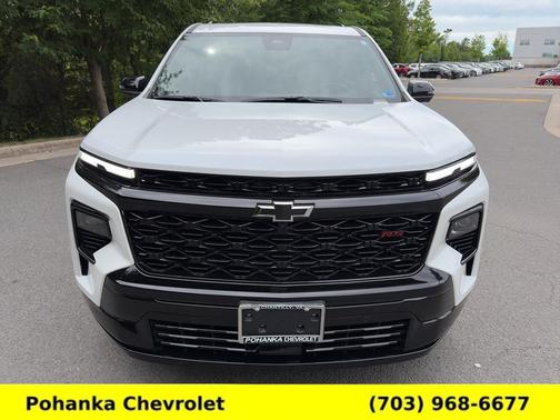 Iridescent Pearl Tricoat 2024 Chevrolet Traverse RS