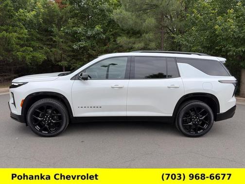 Iridescent Pearl Tricoat 2024 Chevrolet Traverse RS