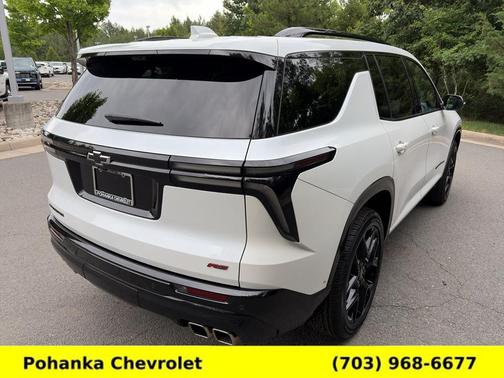 Iridescent Pearl Tricoat 2024 Chevrolet Traverse RS