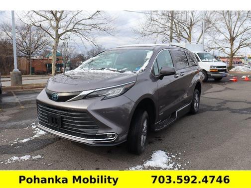2021 Toyota Sienna XLE-BRAUNABILITY POWER SIDE RAMP XI