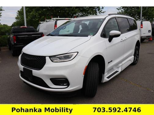 2023 Chrysler Pacifica Touring-L
