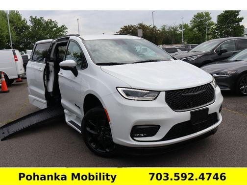 2023 Chrysler Pacifica Touring-L