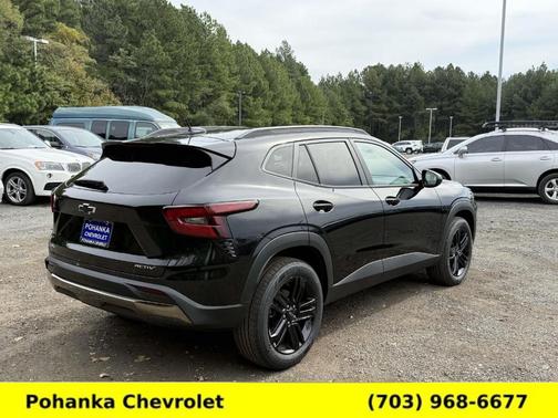 Mosaic Black Metallic 2026 Chevrolet Trax ACTIV