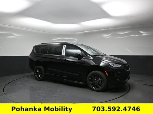Diamond Black 2026 Chrysler Pacifica Select