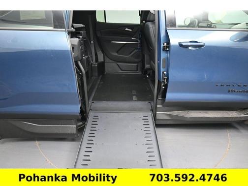 Lakeshore Blue Metallic 2026 Chevrolet Traverse LT