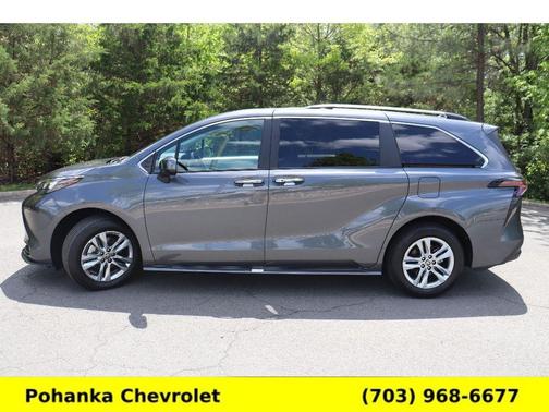 Magnetic Gray Metallic 2025 Toyota Sienna XLE
