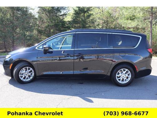 Brilliant Black Crystal Pearlcoat 2022 Chrysler Pacifica Touring-L