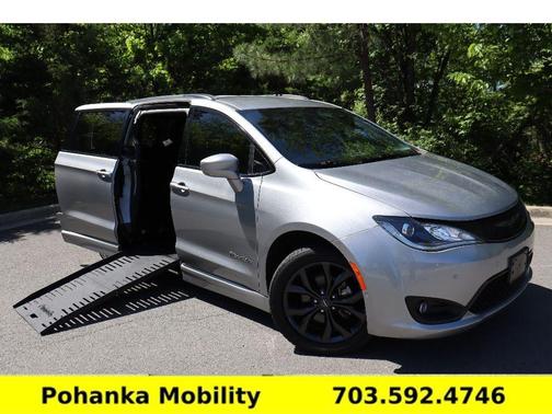 2019 Chrysler Pacifica Touring-L