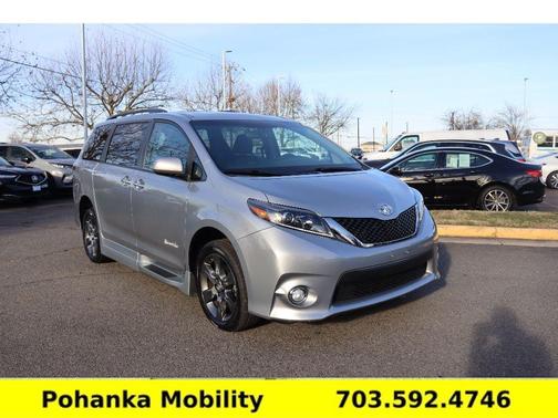 2016 Toyota Sienna SE-BRAUNABILITY POWERED SIDE RAMP
