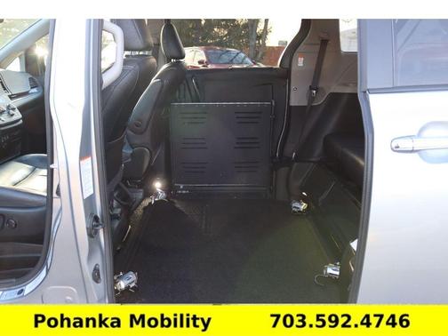 2016 Toyota Sienna SE-BRAUNABILITY POWERED SIDE RAMP