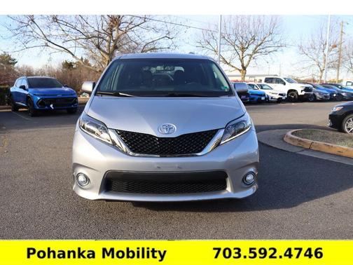 2016 Toyota Sienna SE-BRAUNABILITY POWERED SIDE RAMP