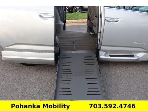 2012 Honda Odyssey TOURING-BRAUNABILITY FOLDOUT SIDE RAMP