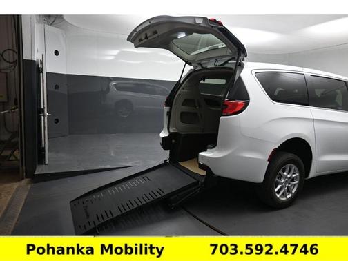 Bright White Clearcoat 2024 Chrysler Pacifica Touring-L