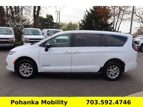 Bright White Clearcoat 2024 Chrysler Pacifica Touring-L