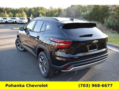 Mosaic Black Metallic 2026 Chevrolet Trax LT