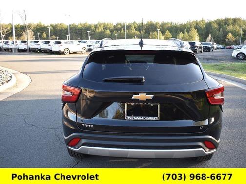 Mosaic Black Metallic 2026 Chevrolet Trax LT