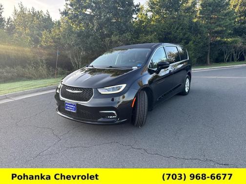 Diamond Black 2024 Chrysler Pacifica Touring-L