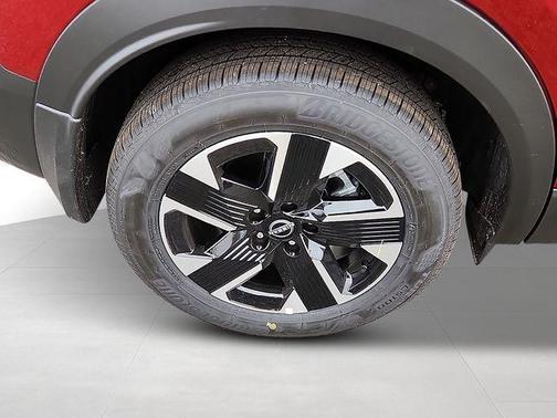 Scarlet 2026 Nissan Kicks SV