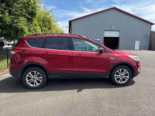Ruby Red Metallic Tinted Clearcoat 2018 Ford Escape SE