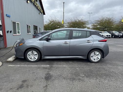 Gun Metallic 2022 Nissan Leaf S 40 kWh