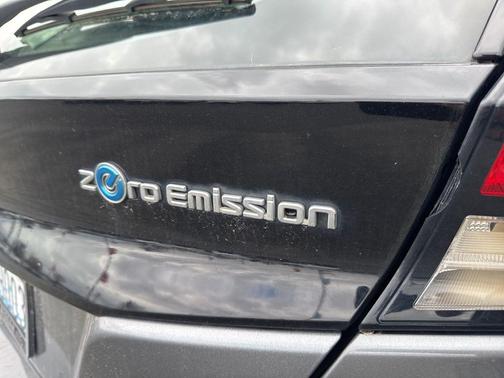 Gun Metallic 2022 Nissan Leaf S 40 kWh