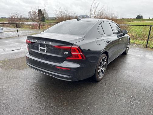 2024 Volvo S60 B5 Core Dark Theme