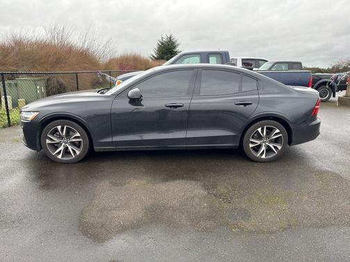 2024 Volvo S60 B5 Core Dark Theme