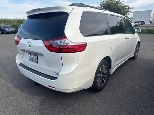 2020 Toyota Sienna Limited Premium