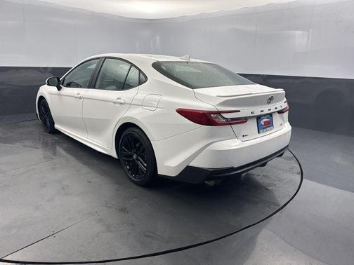 Ice Cap 2025 Toyota Camry SE