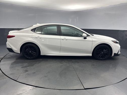 Ice Cap 2025 Toyota Camry SE