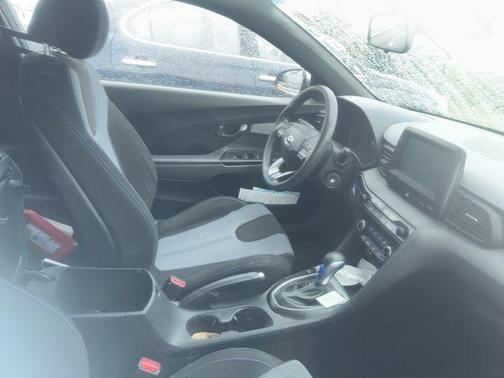 2020 Hyundai Veloster 2