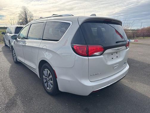 2020 Chrysler Pacifica Hybrid Limited