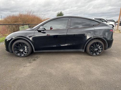 2022 Tesla Model Y Long Range Dual Motor All-Wheel Drive