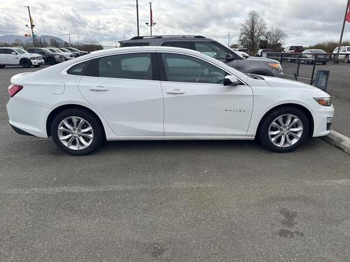 Summit White 2022 Chevrolet Malibu FWD LT