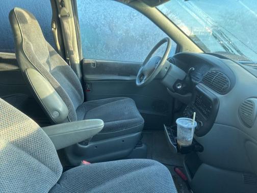 1997 Dodge Grand Caravan SE