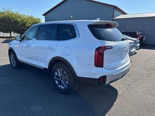 White Pearl 2023 Kia Telluride LX