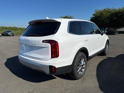 White Pearl 2023 Kia Telluride LX